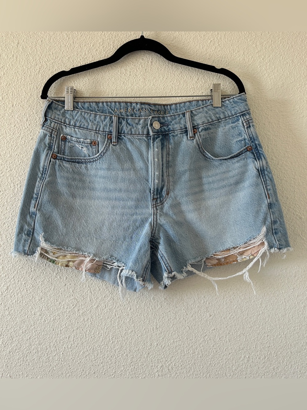 American Eagle Outfitters Light Blue Distressed Denim Cutoff Shorts Women’s 10